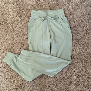 NWOT Lululemon Ready to Rulu joggers size 0